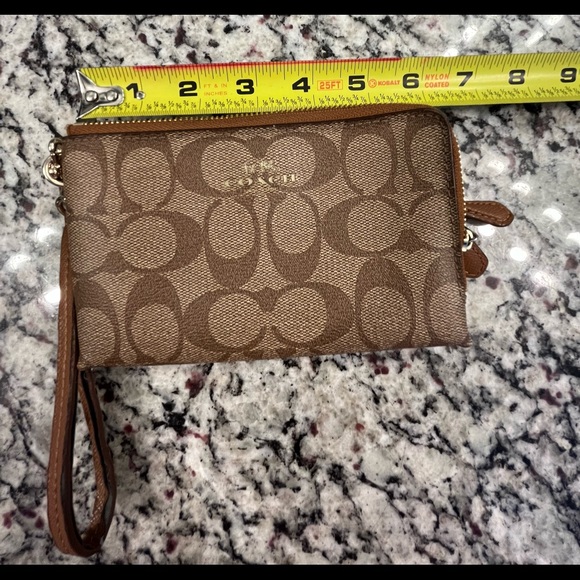 Coach wristlet - Picture 3 of 5